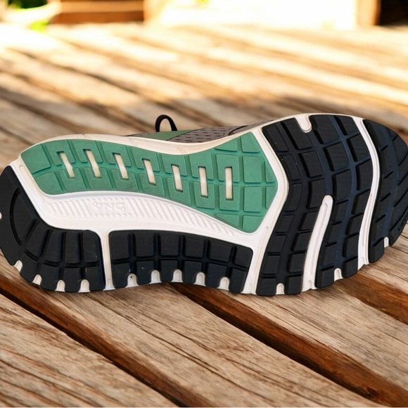 Brooks Ariel '20 Women's Running Shoes - Size 9 Wide (D) - Grey/Green - EUC - Picture 10 of 12